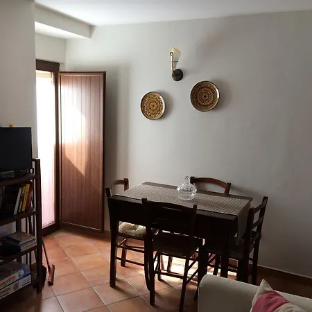 La Casa Nel Vicolo بيت للعطل *